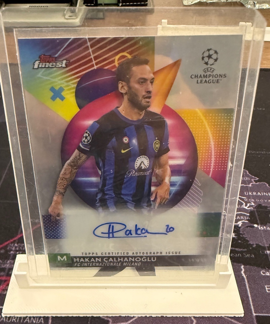 Hakan Çalhanoğlu Auto Topps Finest