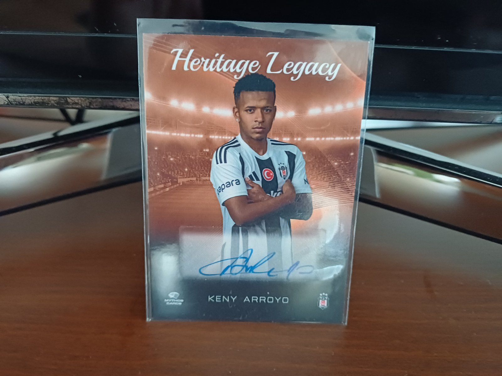 Keny Arroyo /10 imza